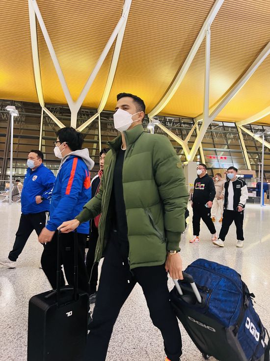 据《罗马体育报》报道，罗马希望冬季租借比利时国脚泰特，他可以踢左中卫和左边后卫两个位置。